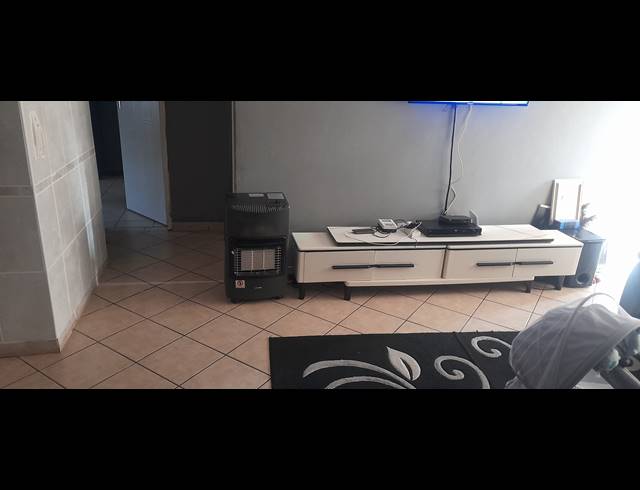 2 BEDROOM TOWNHOUSE FOR SALE IN PHILIP NEL PARK